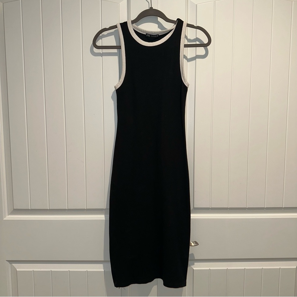 Elegant Black and White Sleeveless Dress
